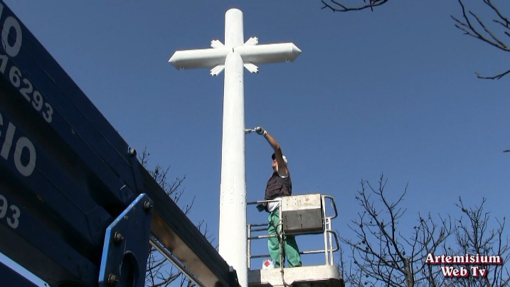 La Croce in restauro dopo l'incendio